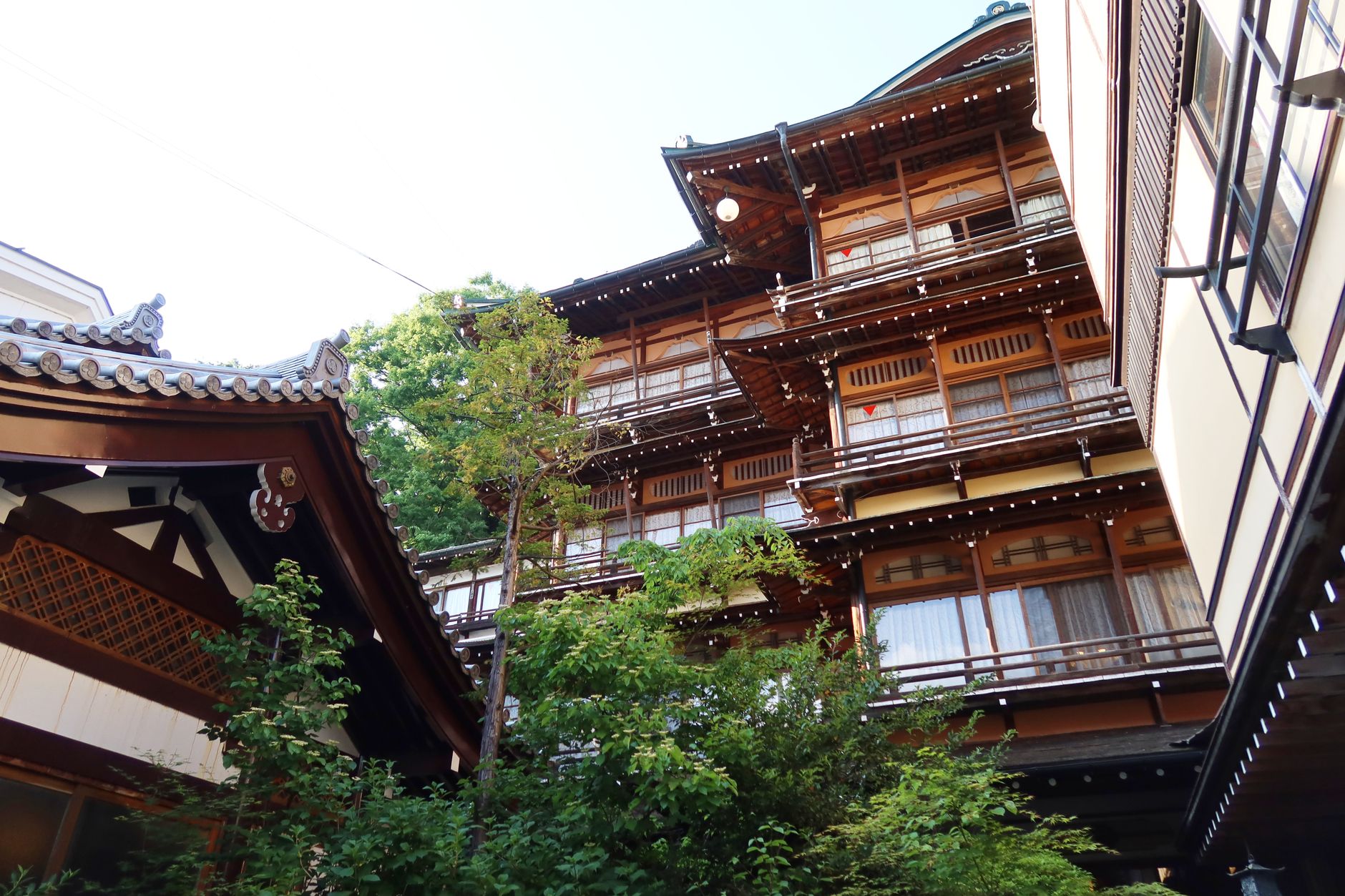 伝統旅館と隠れ家温泉